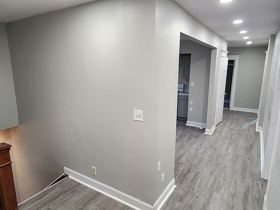 5th image of 85 Winspear Ave #1