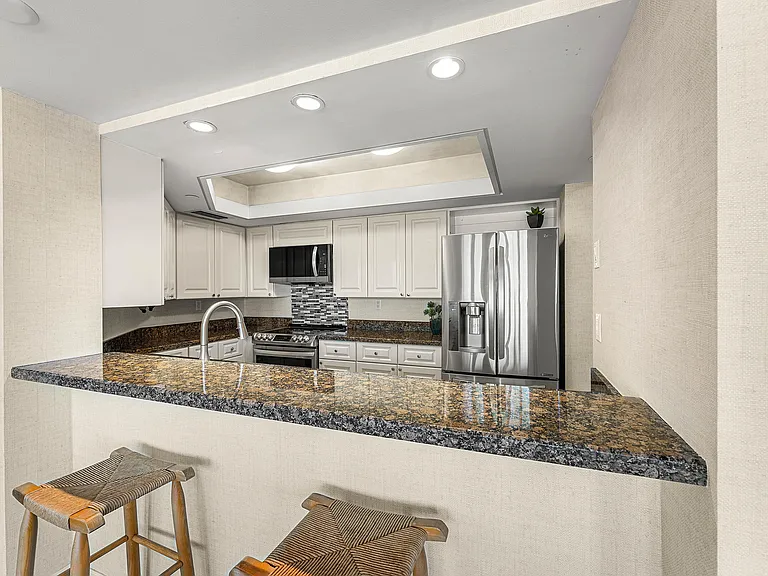100 SE 5th Ave #410 — Photo 19