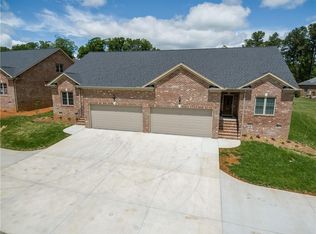 939 Arrowhead Ln, Mebane, NC 27302