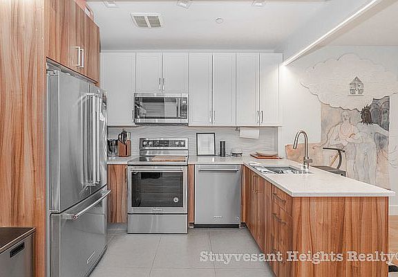 4th image of 218 Bainbridge St #G