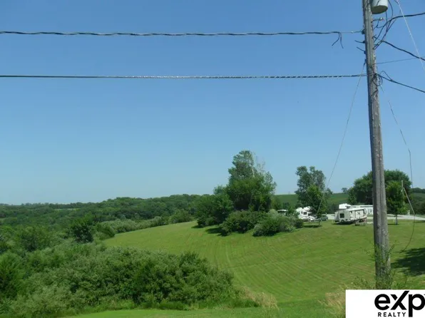 8503 Pawnee Ln, Plattsmouth, NE 68048