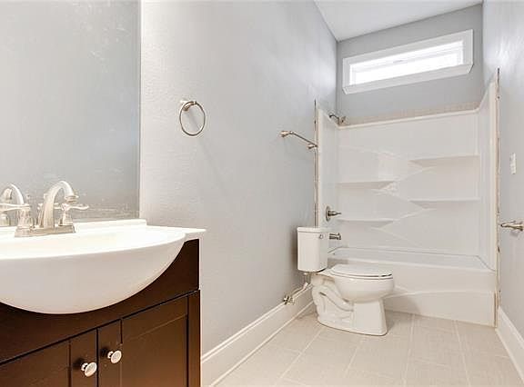 4th image of 3819 Dhemecourt St