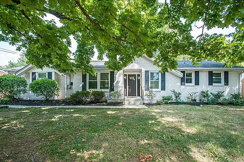138 Carriage Dr Photo 1