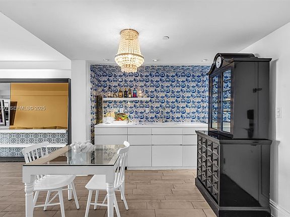 4th image of 1100 West Ave #1420