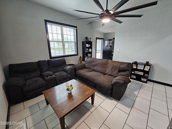 4th image of 618 8th St