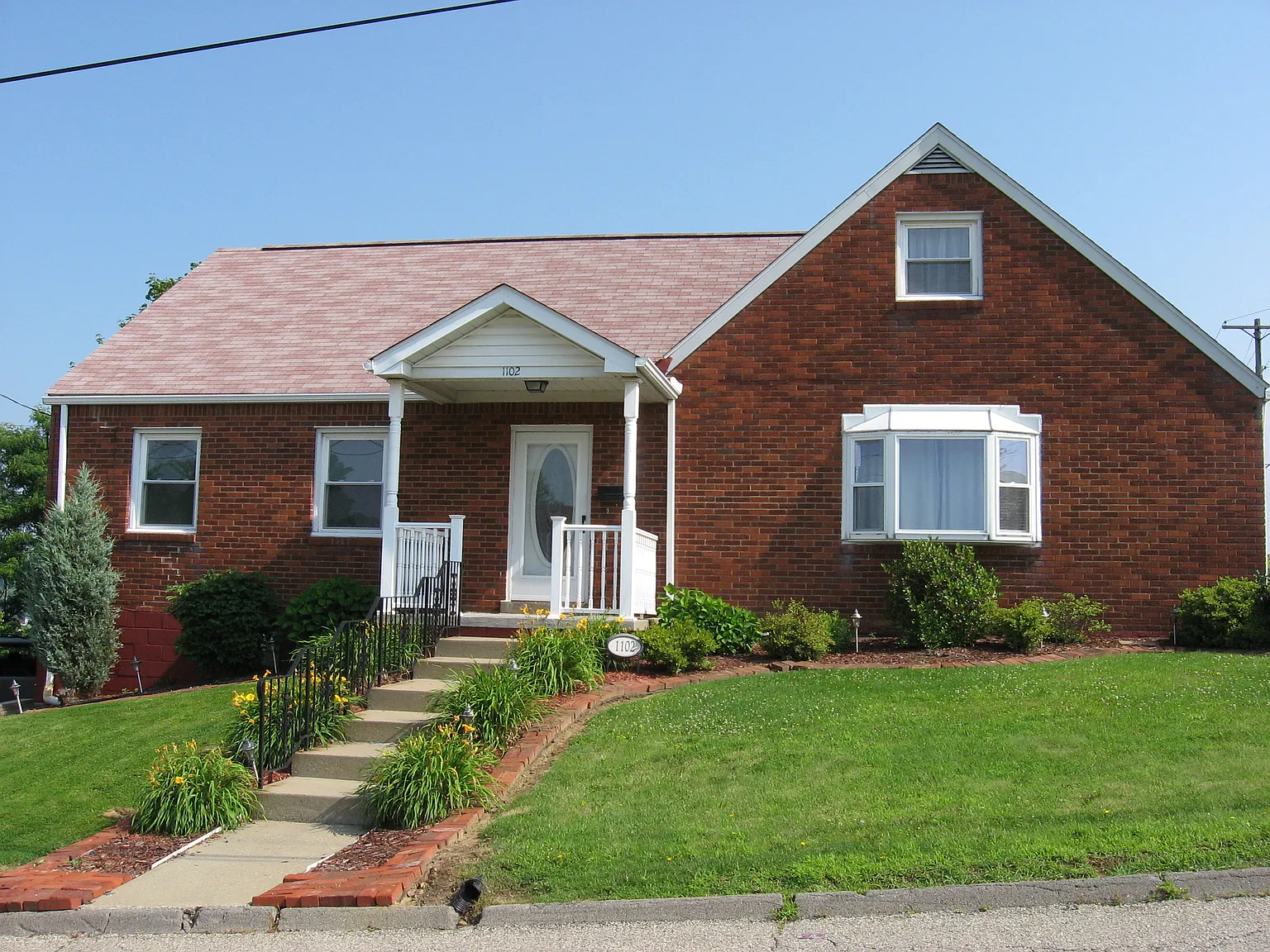 1102 Oakland Ave photo 1