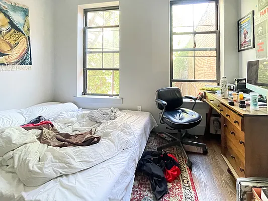 Rented by Avenues Real Estate | media 9