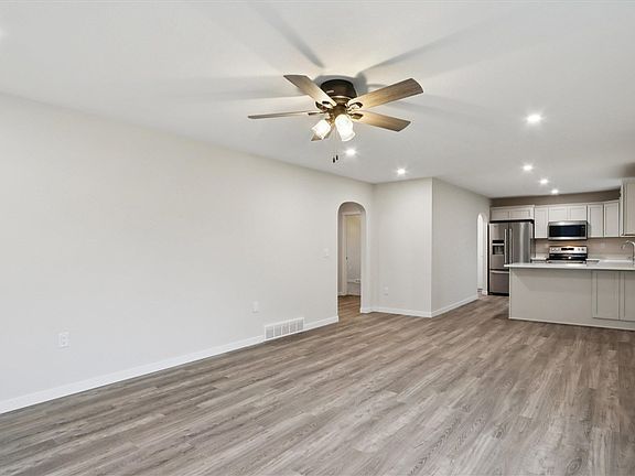5th image of 906 4th St