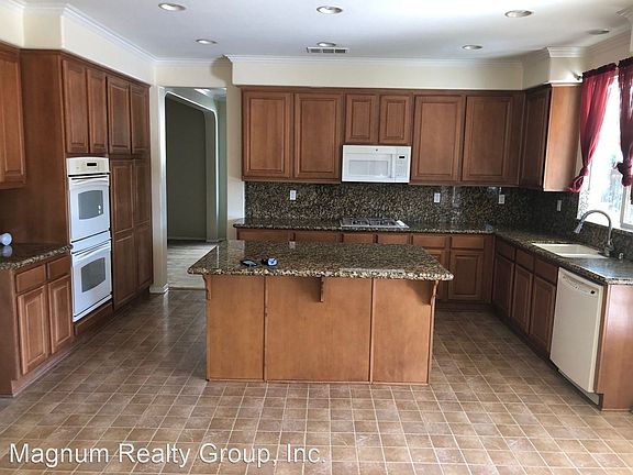 3rd image of 29267 Ariel St