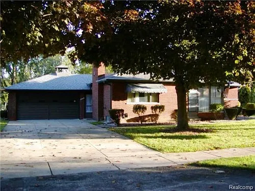 16125 Admiral St photo 1