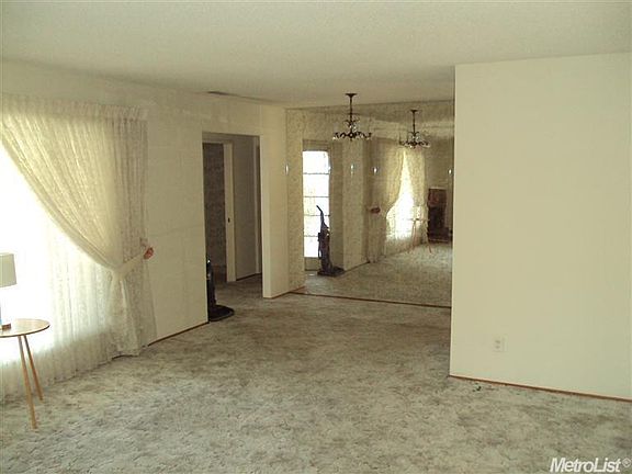 4th image of 1417 Ashwood Dr