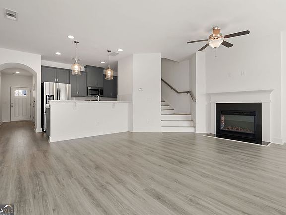 4th image of 5855 Greystone Dr