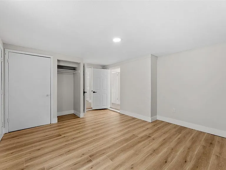 1218 Crescent St — Photo 18