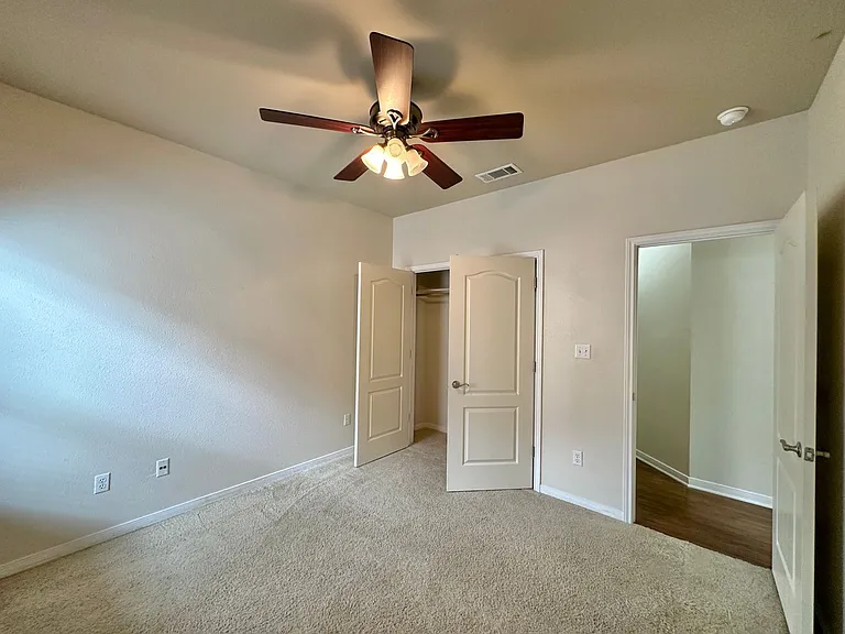 705 Marshall Dr — Photo 35