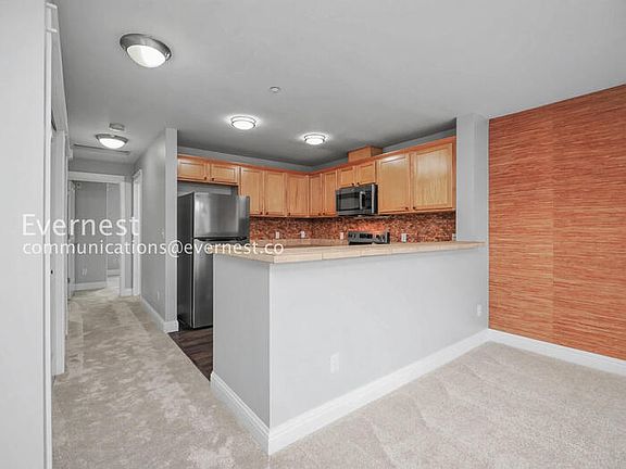 5th image of 1698 25th Pl NE Unit 303