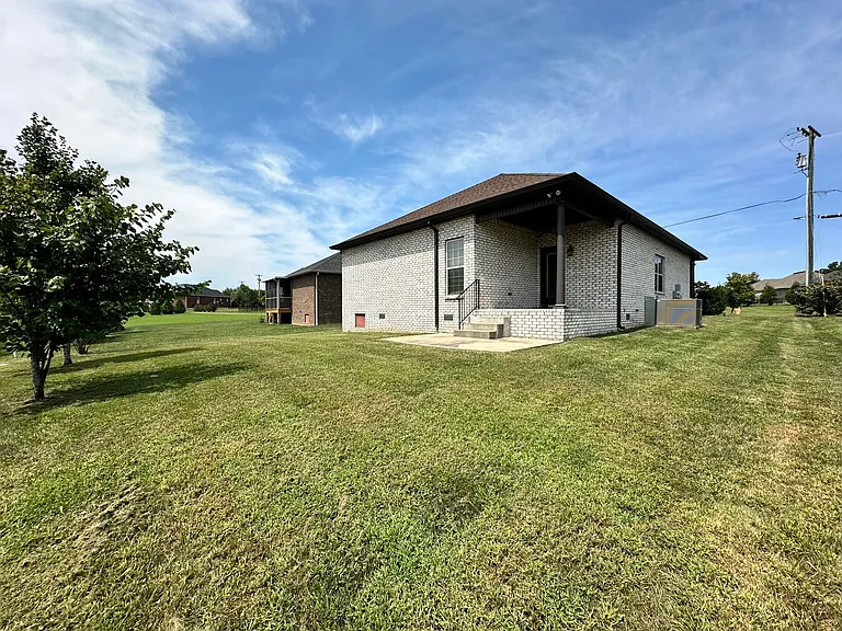 436 Lucy Cir — Photo 2