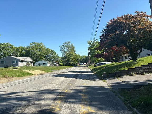 5th image of 21 Windwood Dr