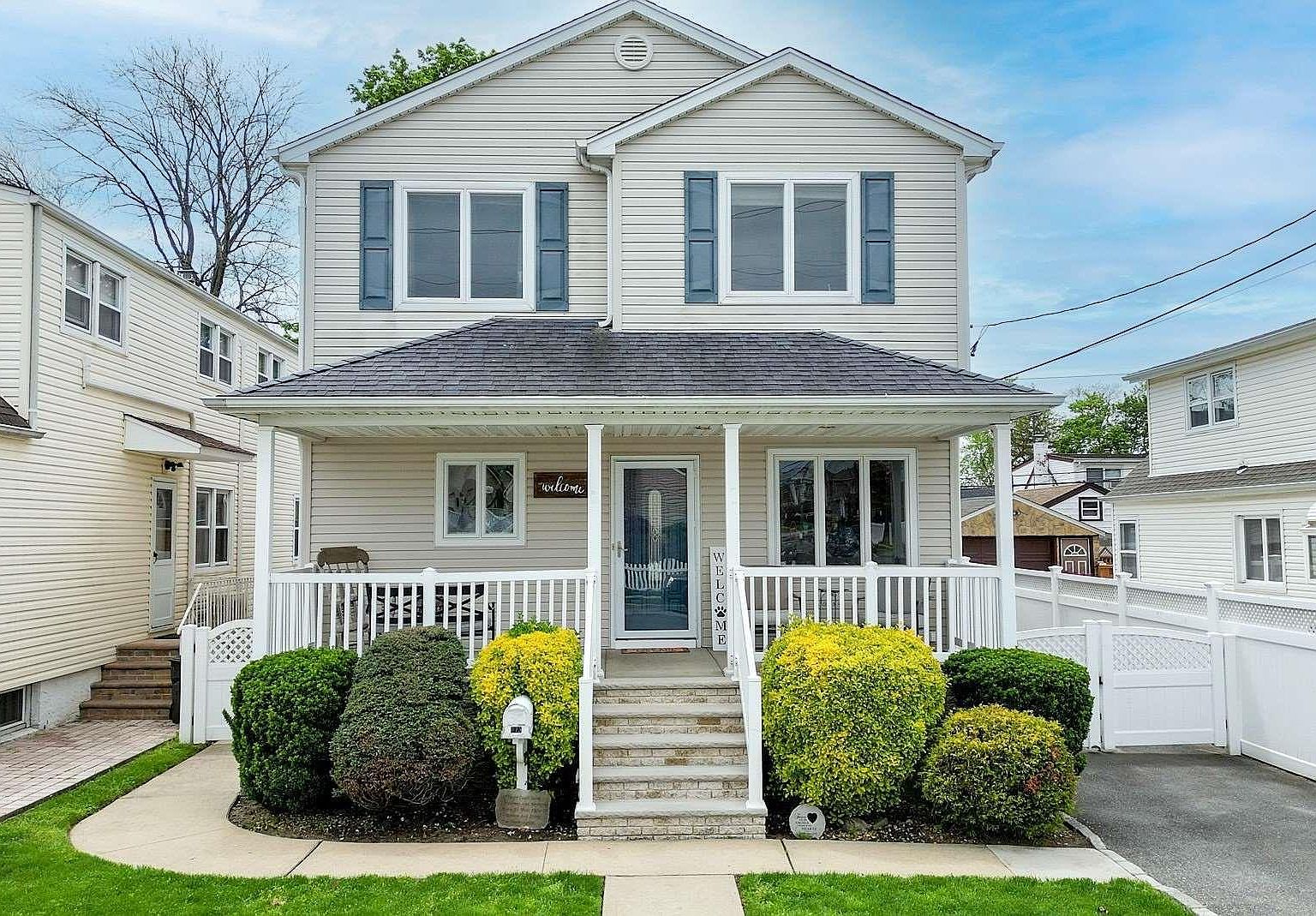 Amazon.co.jp: Let's Find Out About Houses (Let's Find Out