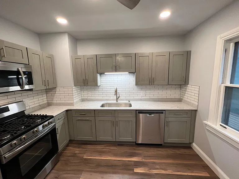 10 Traymore St #UPPER — Photo 6