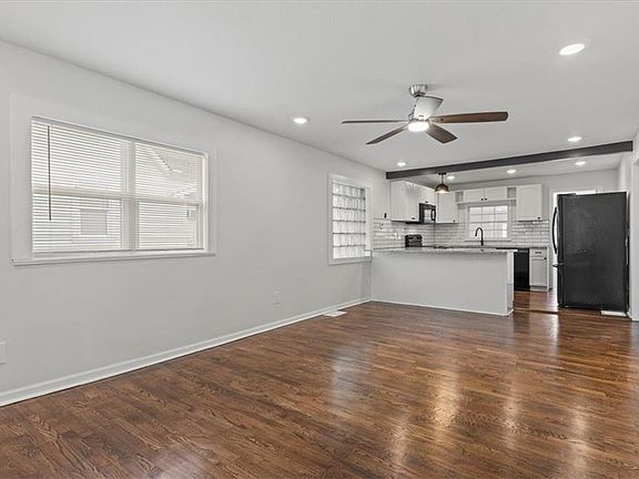 5th image of 5619 Clark St