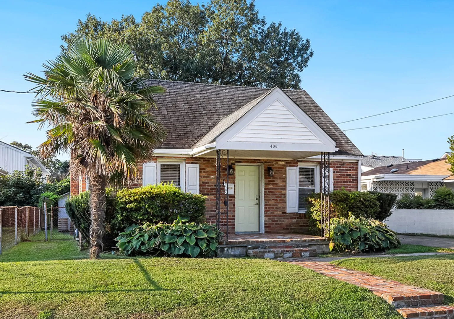 Beautiful beach home located in the highly desirable Shadowlawn area just blocks from the oceanfr... — Photo 1