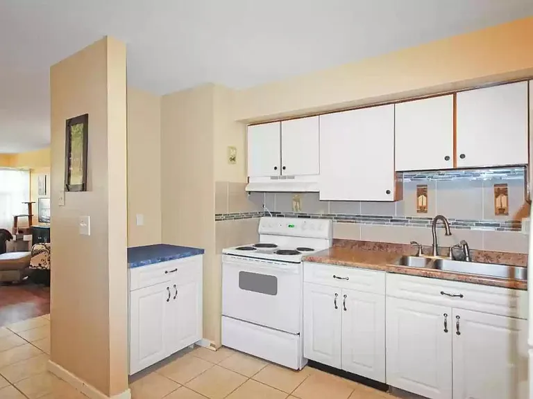 D13 Avon Dr #D13 — Photo 6