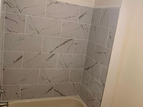 5th image of 427 Martin Luther King Jr Dr APT 1
