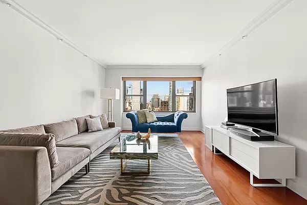 1st image of 160 E 38th St APT 33C
