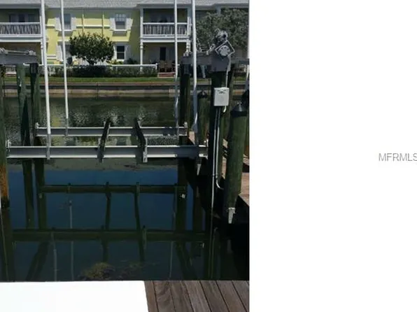 4927 Cobia Dr SE, Saint Petersburg, FL 33705