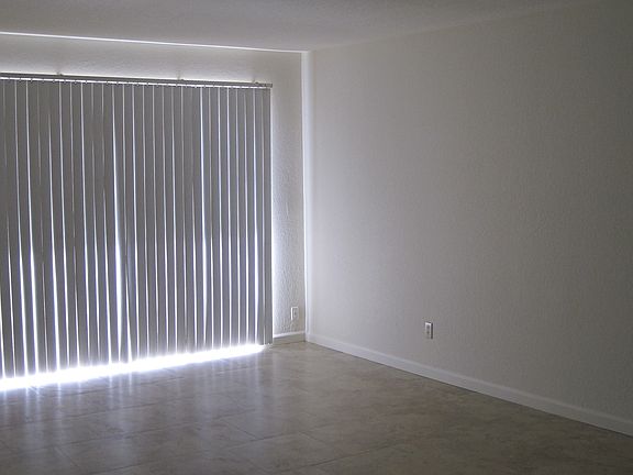 5th image of 1904 Comstock Dr