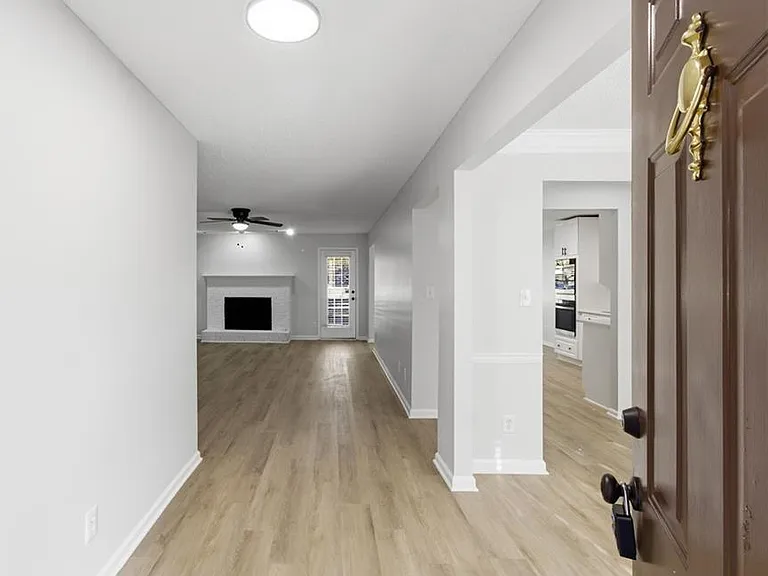 2110 Meadow View Ct — Photo 5