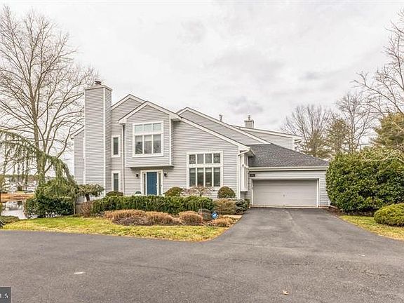 3rd image of 501 Sunshine Lakes Dr