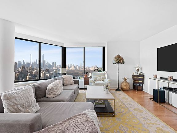 2nd image of 40 E 94th St APT 27A