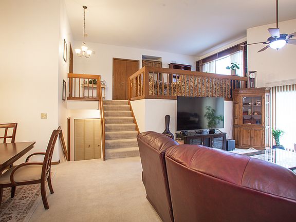 5th image of 238 Royal Ln