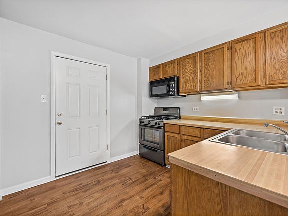 4th image of 211 N Lincolnway #207A