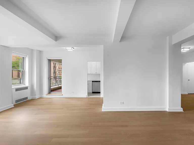 300 E 57th St #5D — Photo 3