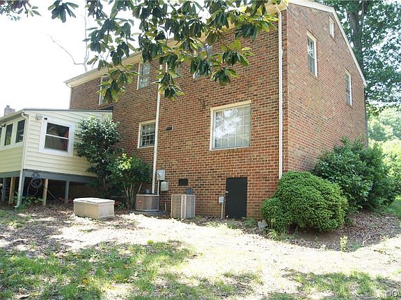 3rd image of 1701 Forestdale Dr