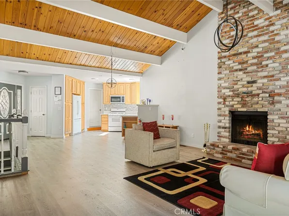 30951 Wild Oak Dr, Running Springs, CA 92382