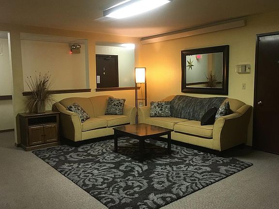5th image of 142 N Broadway Ave #3