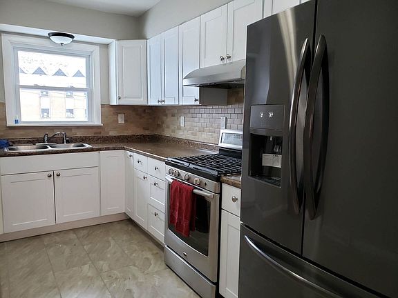 3rd image of 1018 Yeoman St