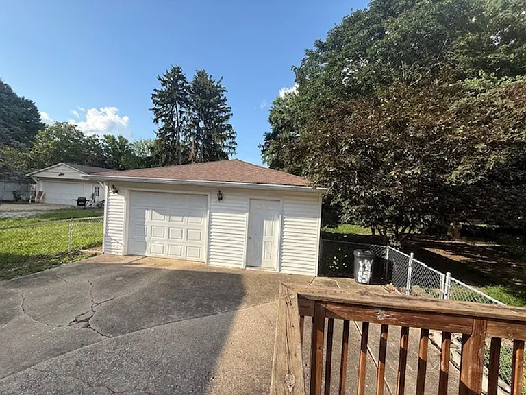 2125 Brentwood Dr — Photo 3