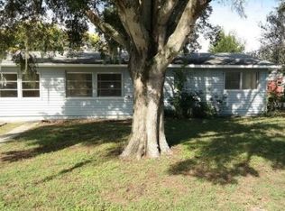 207 Dykes Dr, Tavares, FL 32778