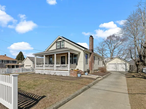 123 Beacon St, Middletown, RI 02842