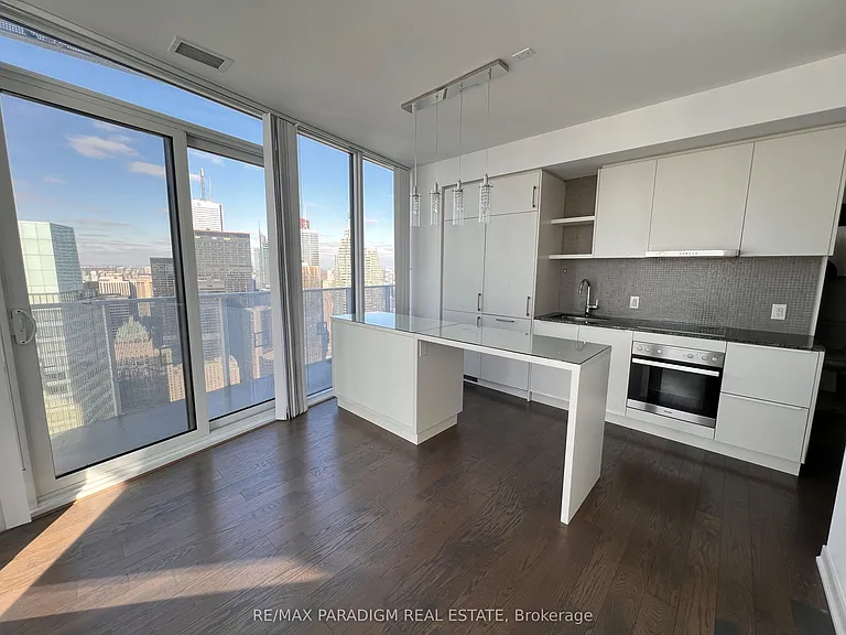 100 Harbour St #6002 — Photo 5