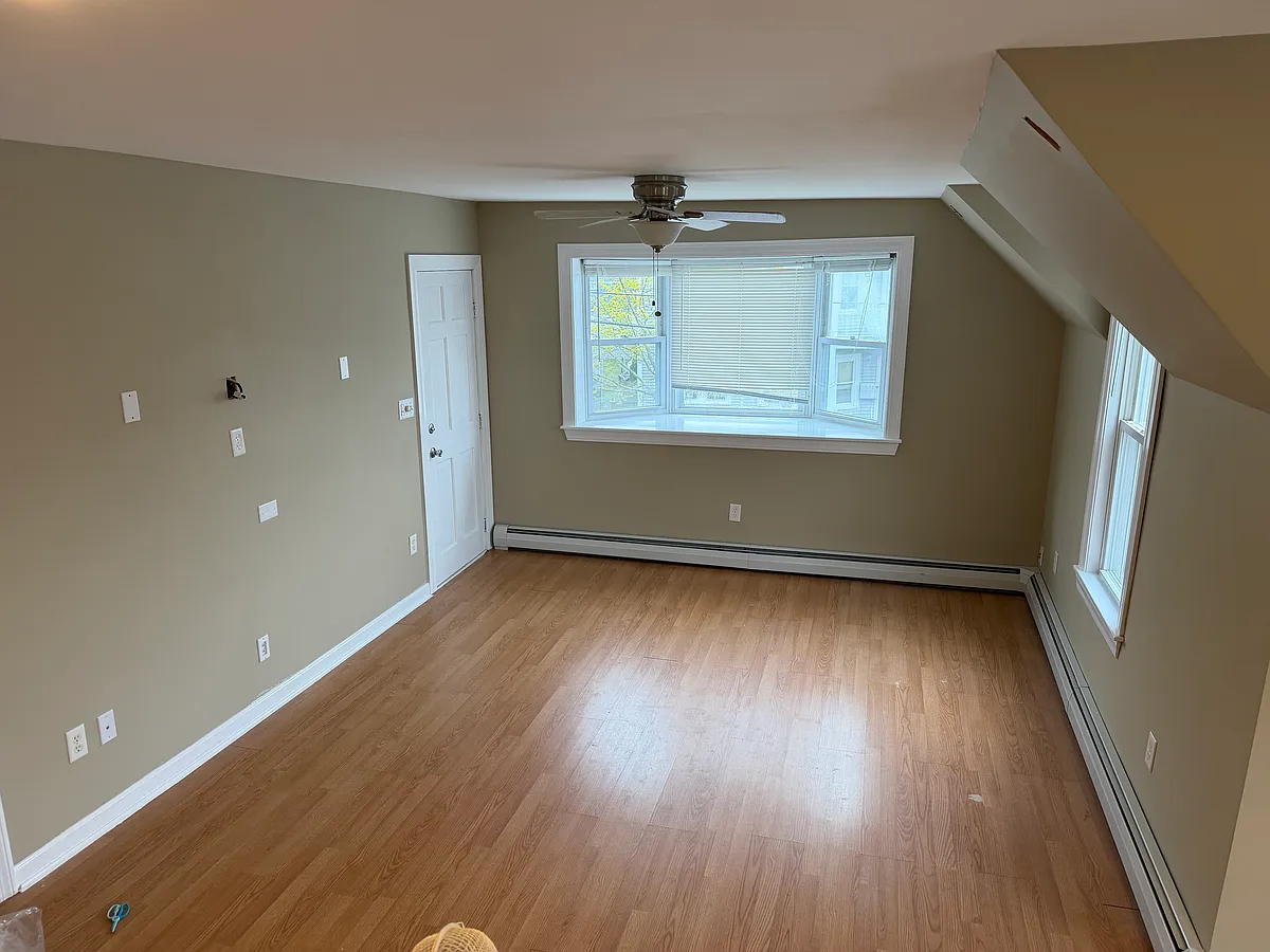 Living room - 124 Sylvia St #2