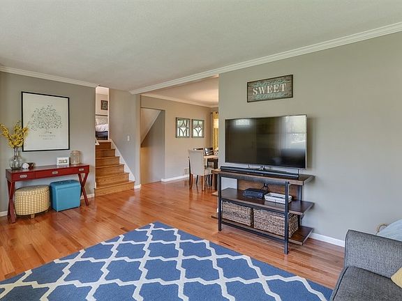 5th image of 10448 Hollywood Blvd NW