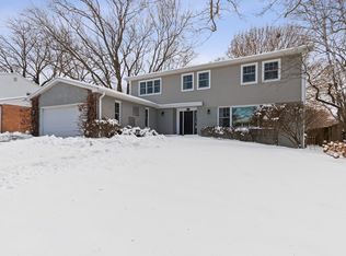 359 Birkdale Rd, Lake Bluff, IL 60044
