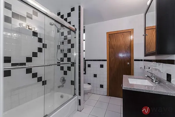 Rented by Wave Real Estate Group | media 29