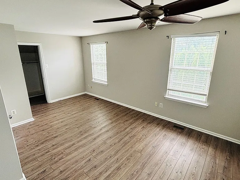 2427 Linksman Ln — Photo 15