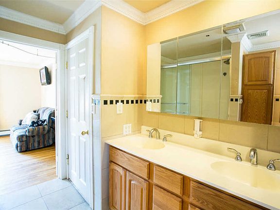 5th image of 135 Renison Dr